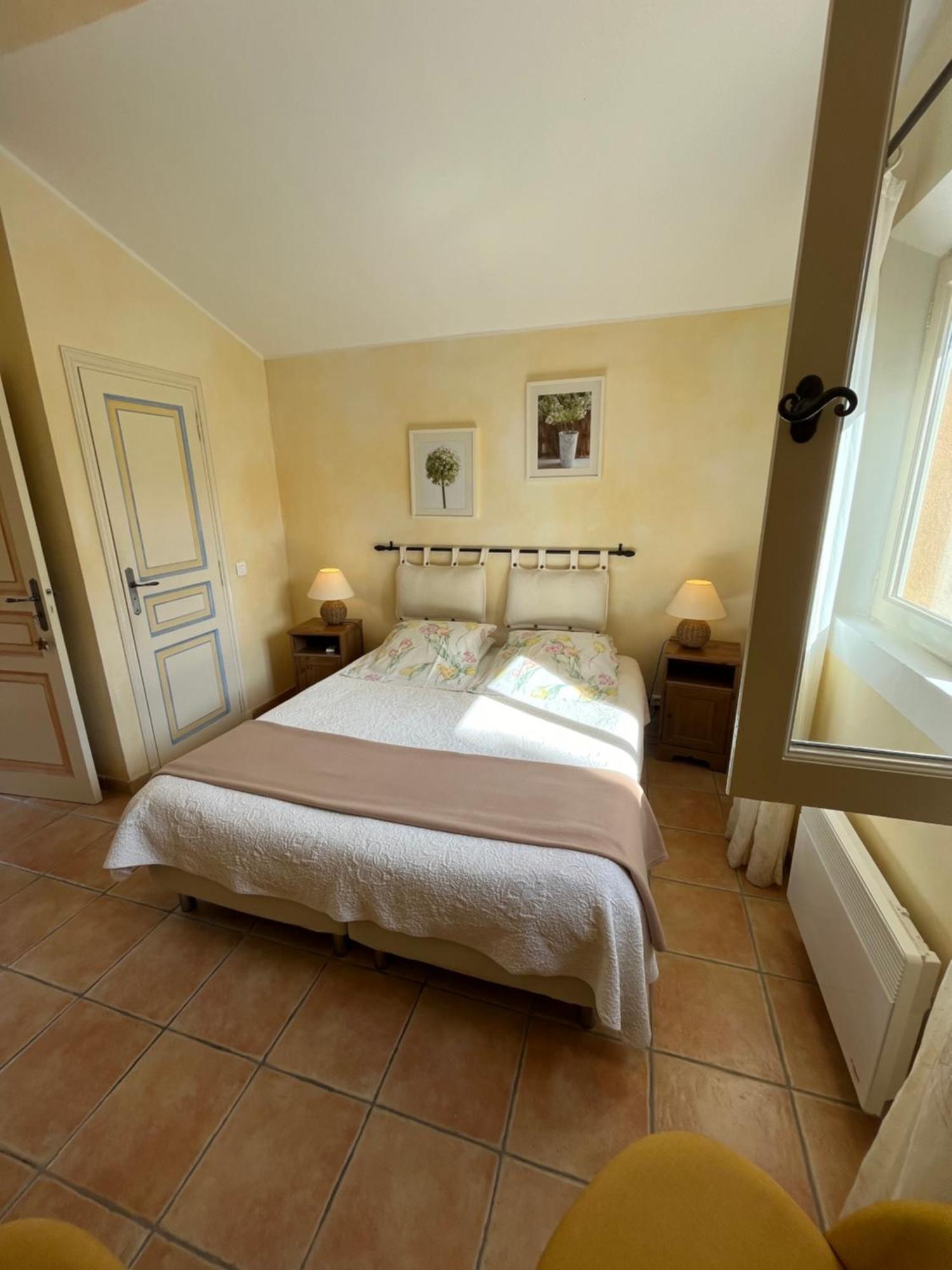 Le Mazet Des Mures Bed & Breakfast