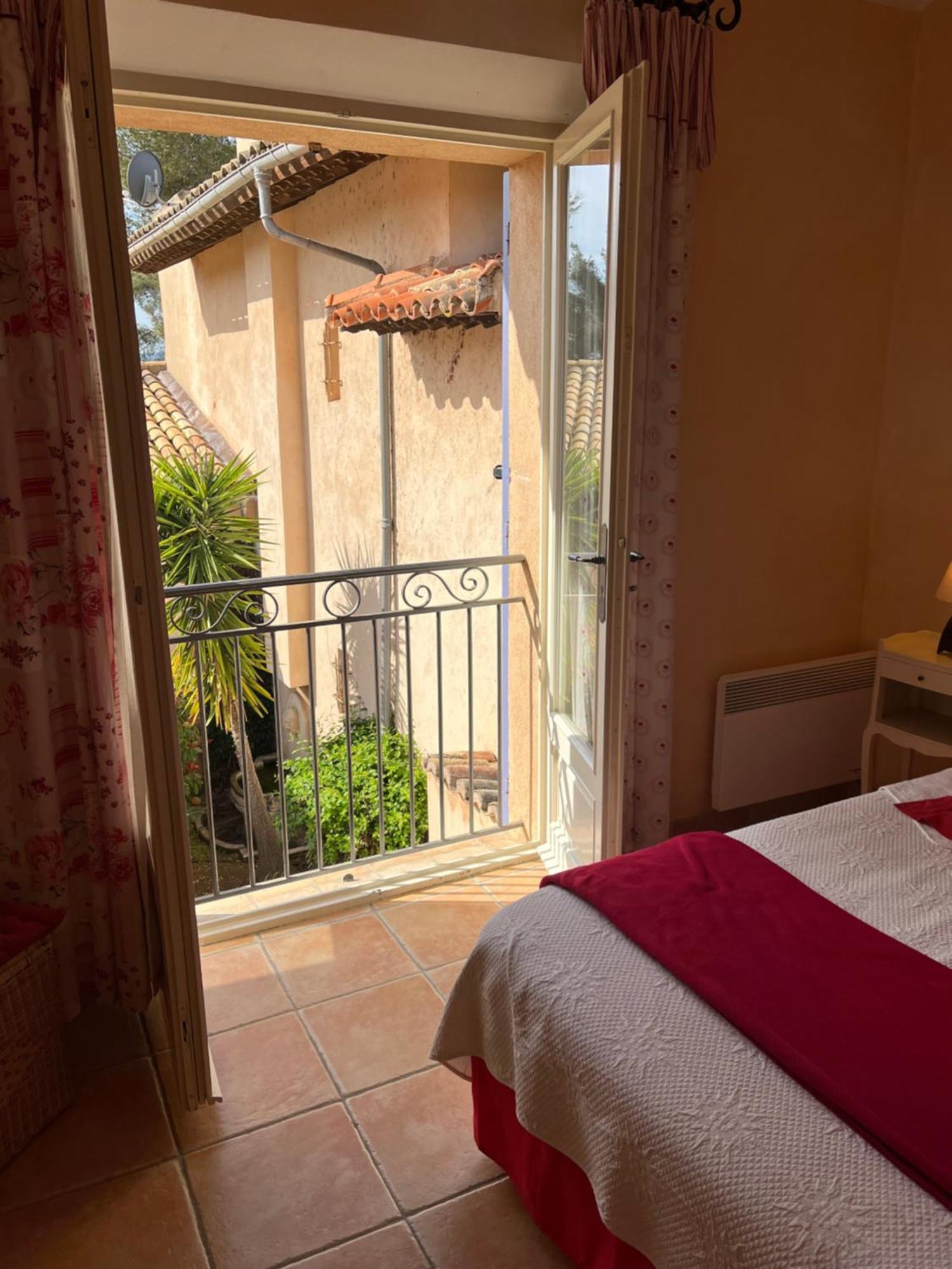 Le Mazet Des Mures Bed & Breakfast