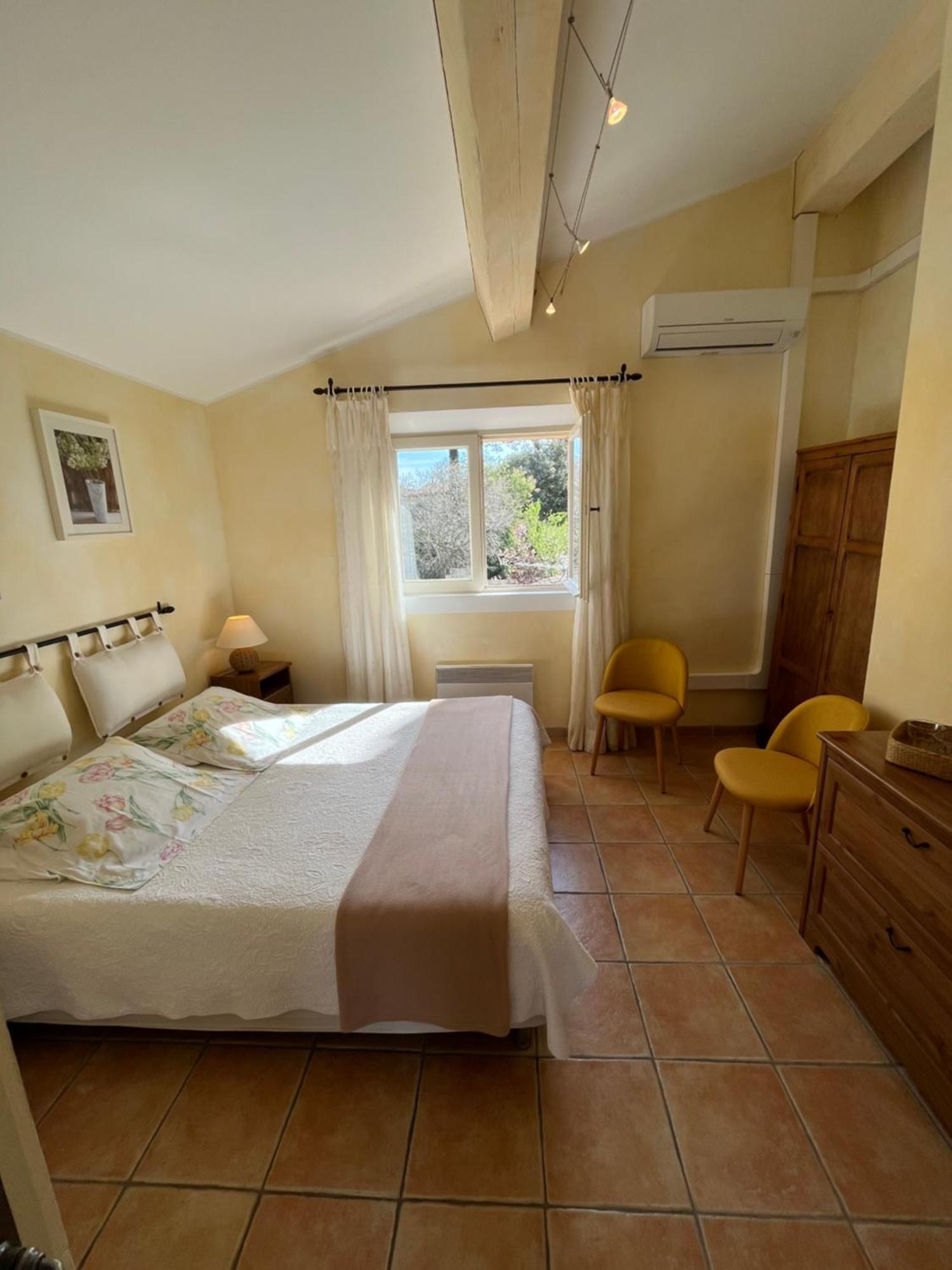 Le Mazet Des Mures Bed & Breakfast *