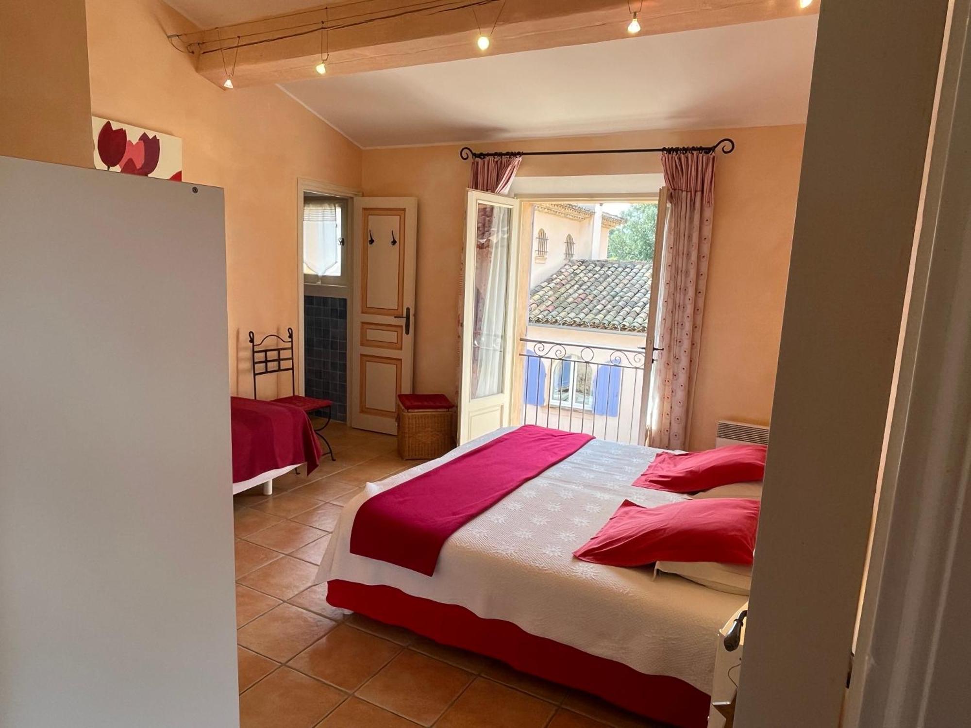 Le Mazet Des Mures Bed & Breakfast *