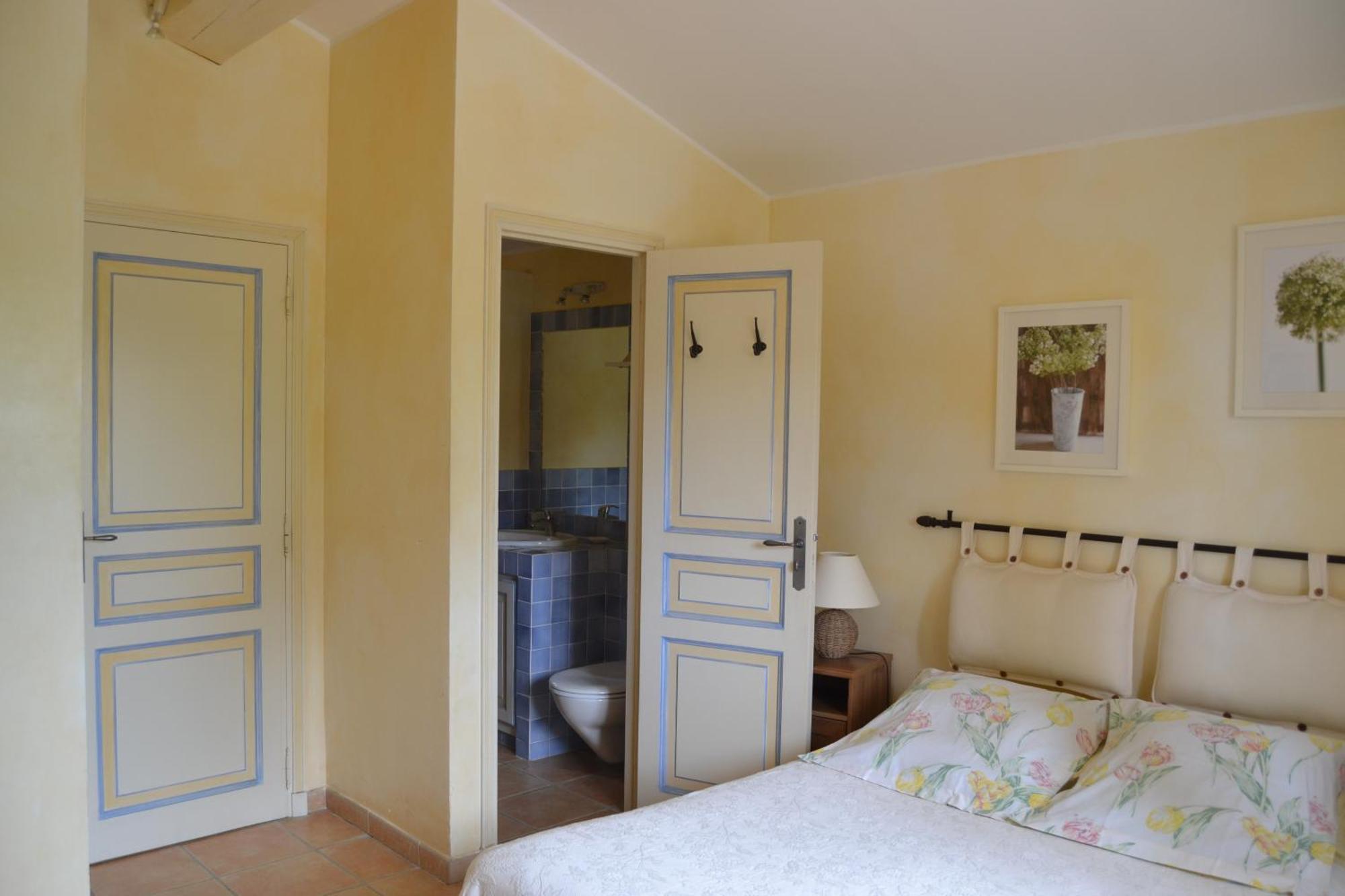 Le Mazet Des Mures Bed & Breakfast *