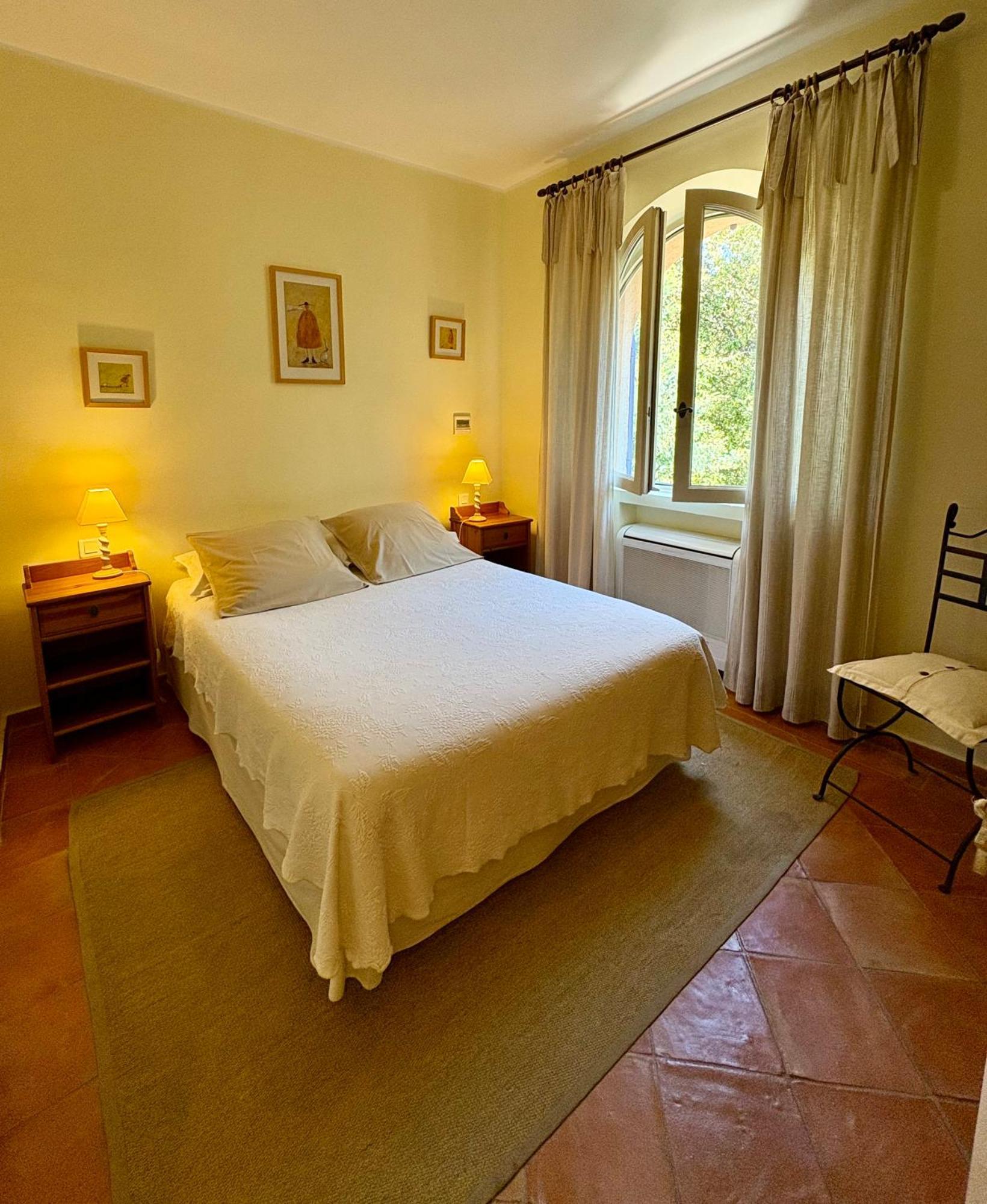 Le Mazet Des Mures Bed & Breakfast